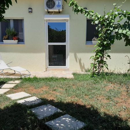 Appartamento Maja Garden Zara Esterno foto