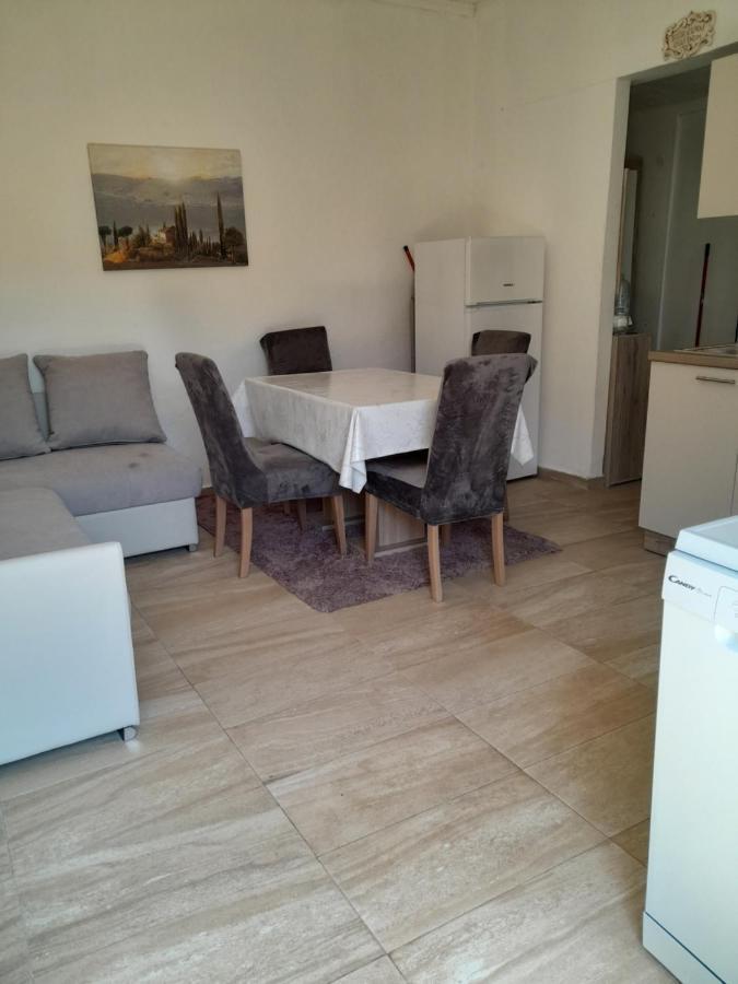 Appartamento Maja Garden Zara Esterno foto