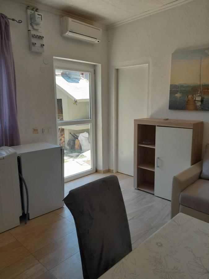 Appartamento Maja Garden Zara Esterno foto