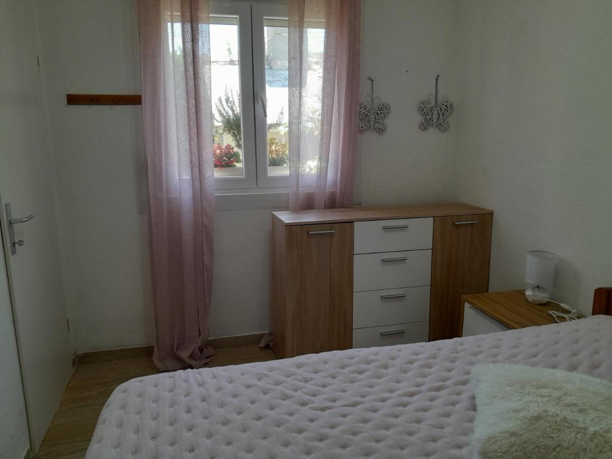 Appartamento Maja Garden Zara Esterno foto