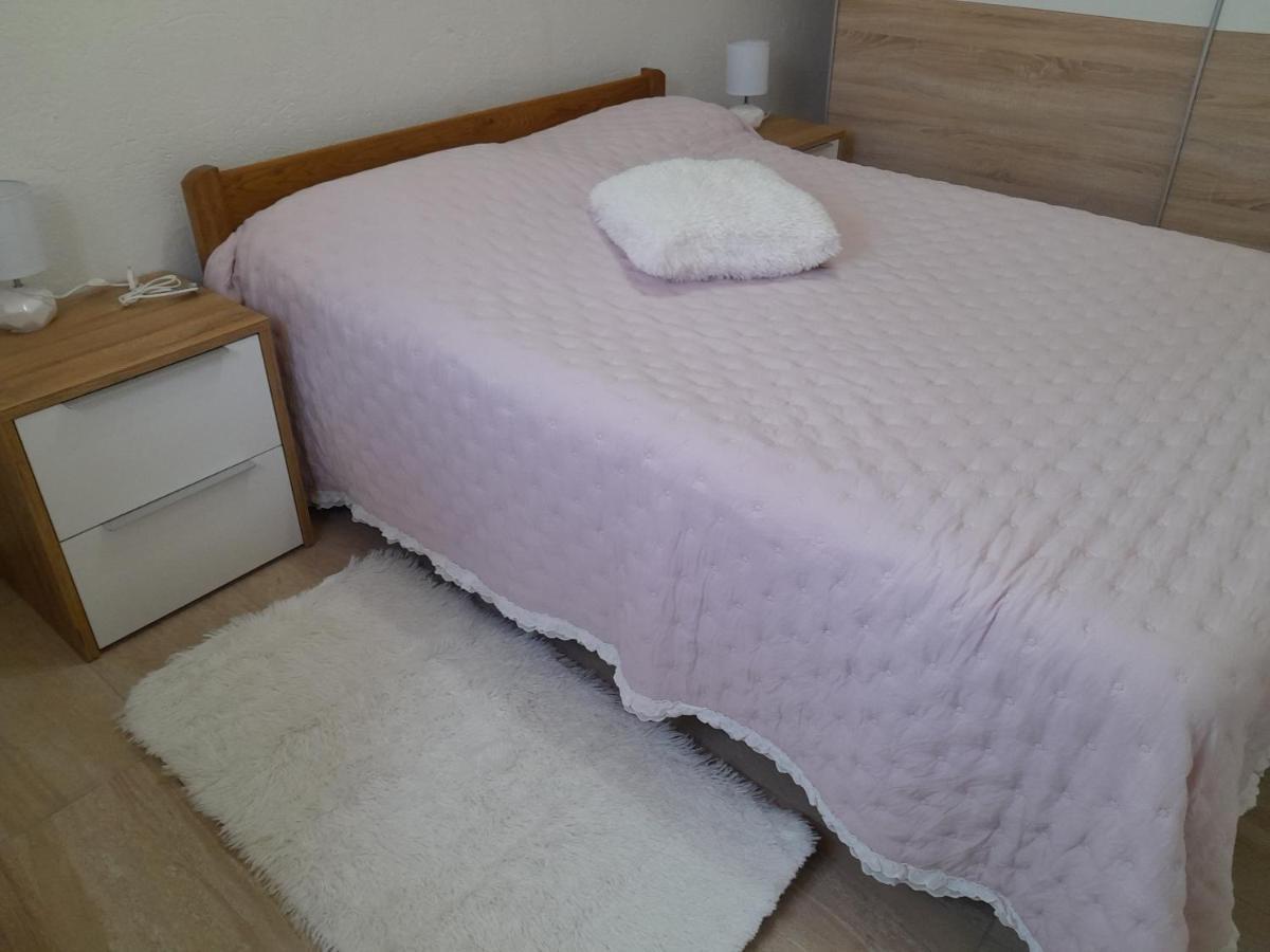 Appartamento Maja Garden Zara Esterno foto