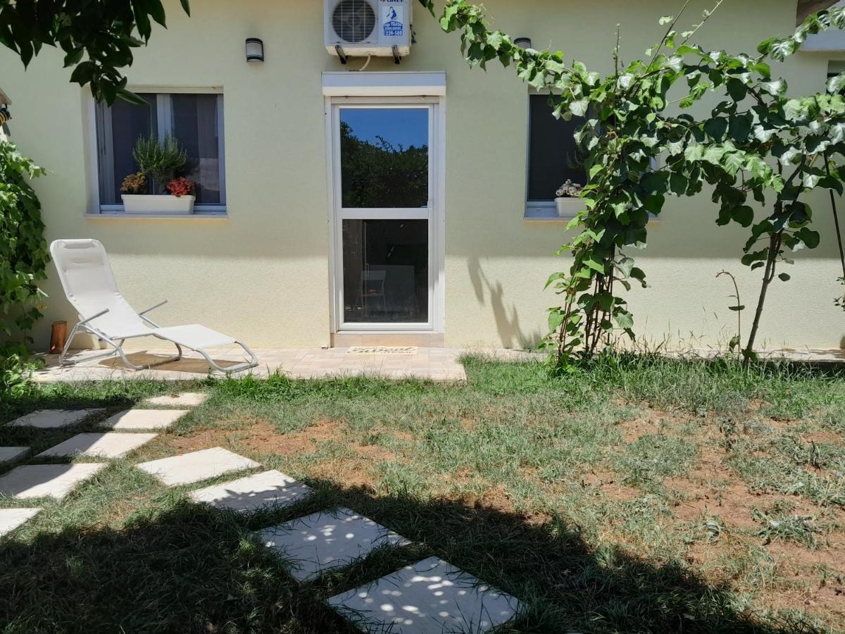 Appartamento Maja Garden Zara Esterno foto
